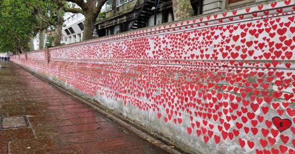 Wall with hearts to remember Covid 19 victims